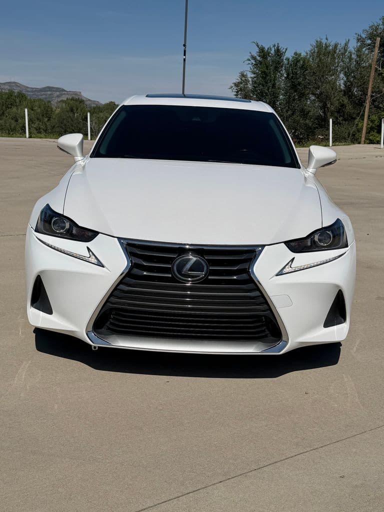 2018 Lexus IS Base — photo 1 of 32