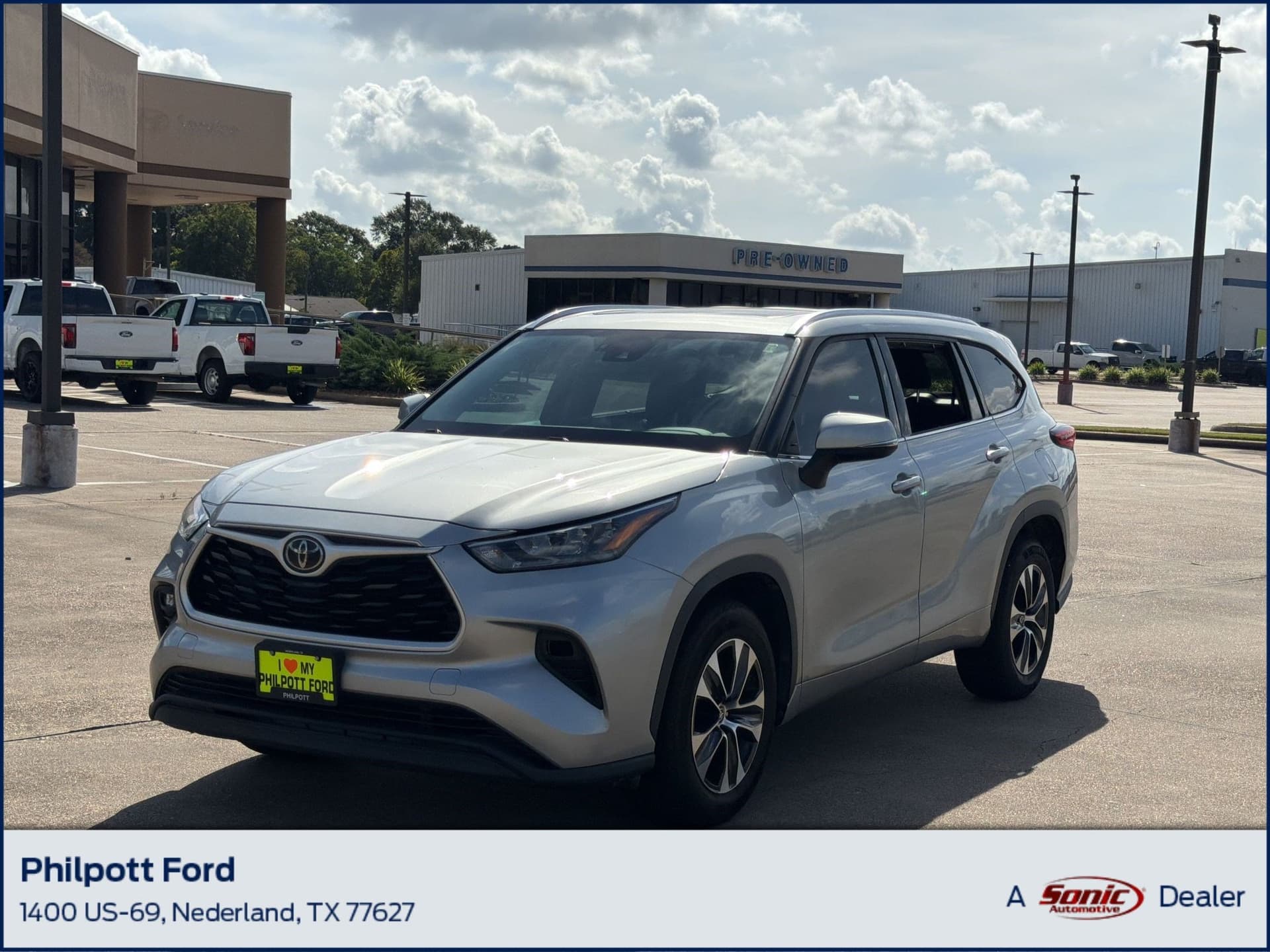 2020 Toyota Highlander XLE — photo 1 of 26