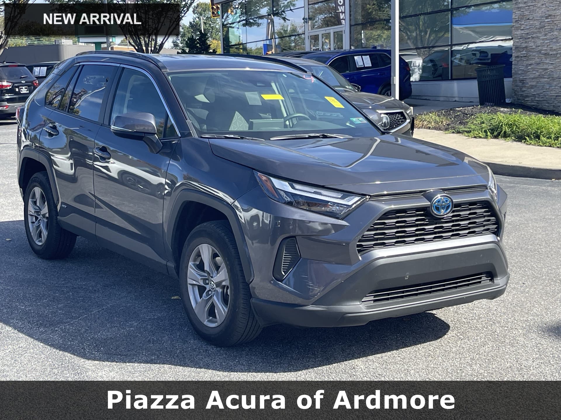 2024 Toyota RAV4 Hybrid XLE — photo 1 of 12