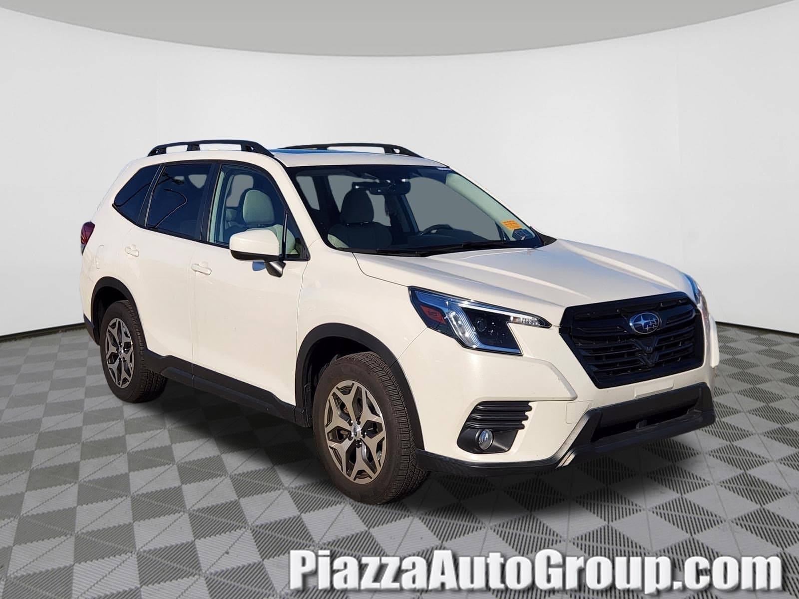 2022 Subaru Forester Premium — photo 1 of 10