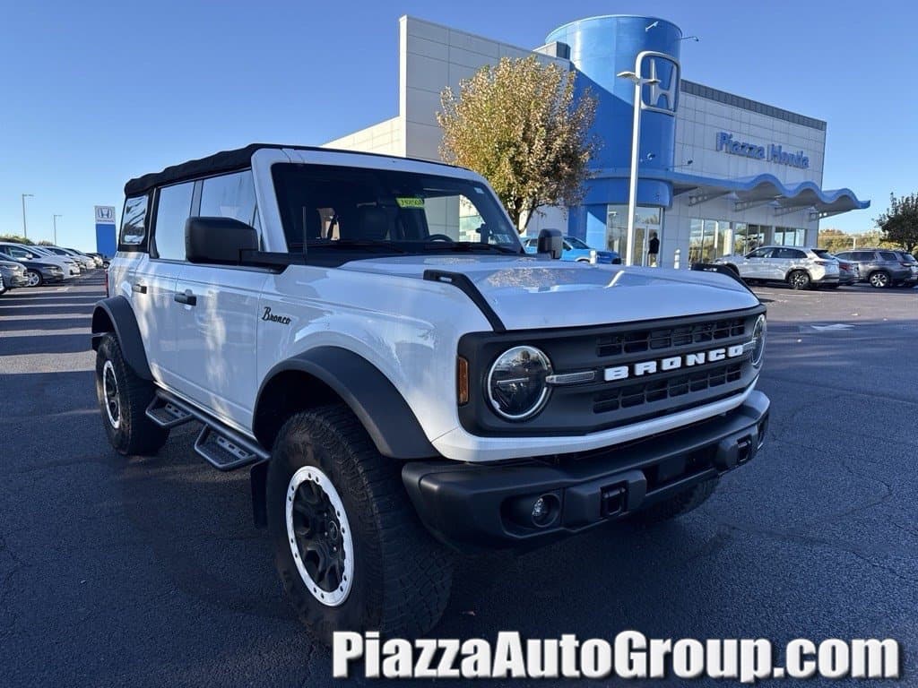 2022 Ford Bronco Black Diamond — photo 1 of 8
