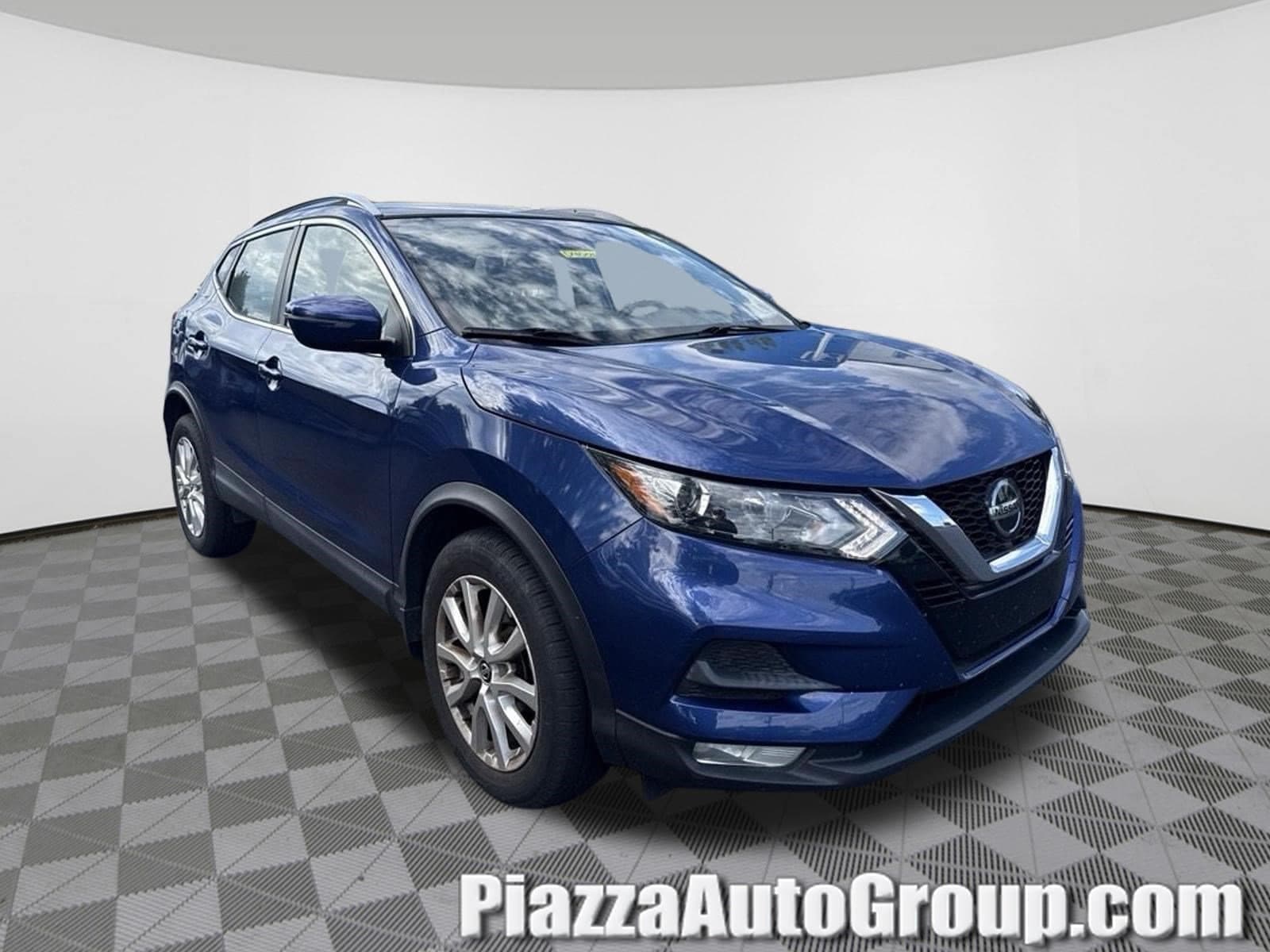 2021 Nissan Rogue Sport SV — photo 1 of 8