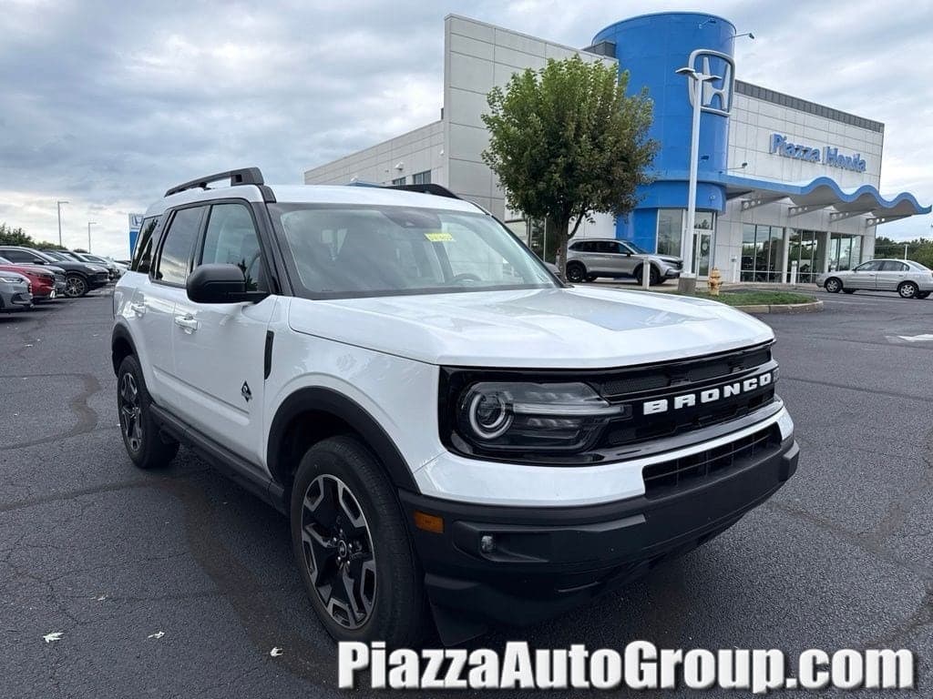 2023 Ford Bronco Sport Outer Banks — photo 1 of 8