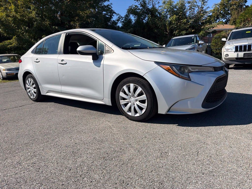 2020 Toyota Corolla LE — photo 1 of 9