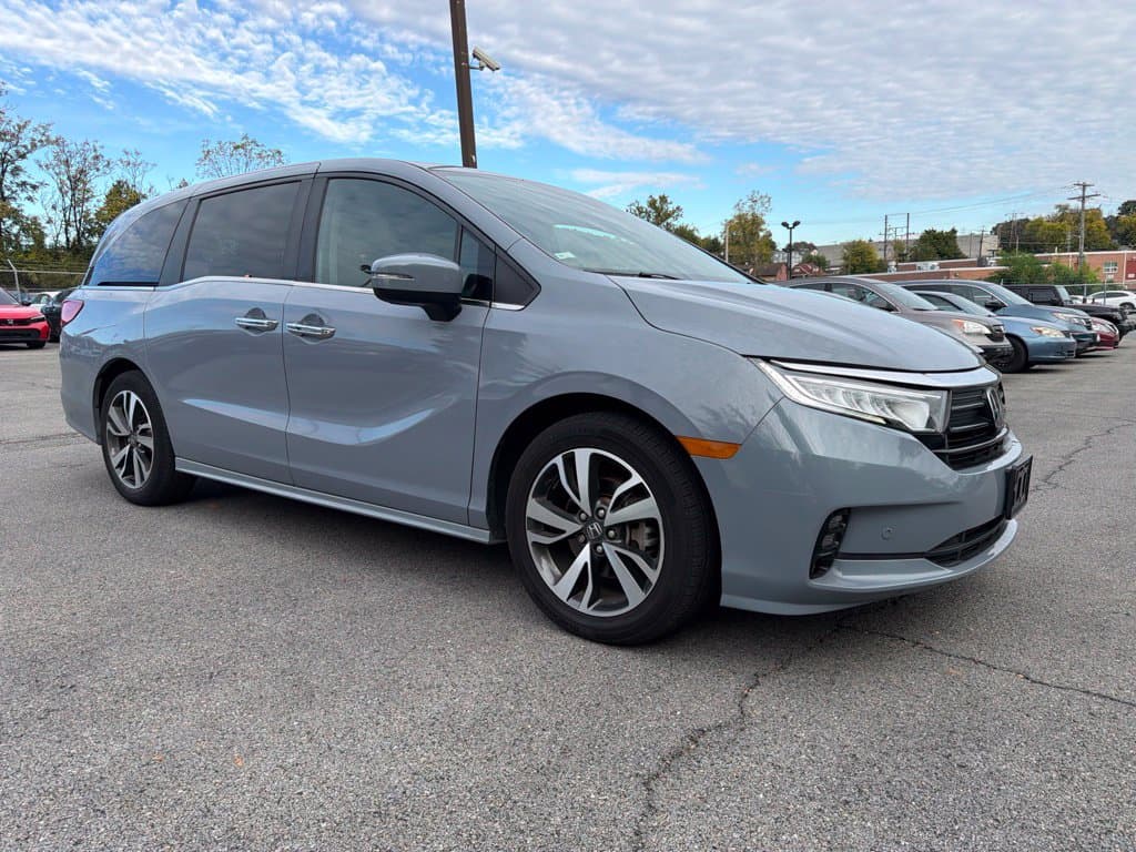 2024 Honda Odyssey Touring — photo 1 of 10