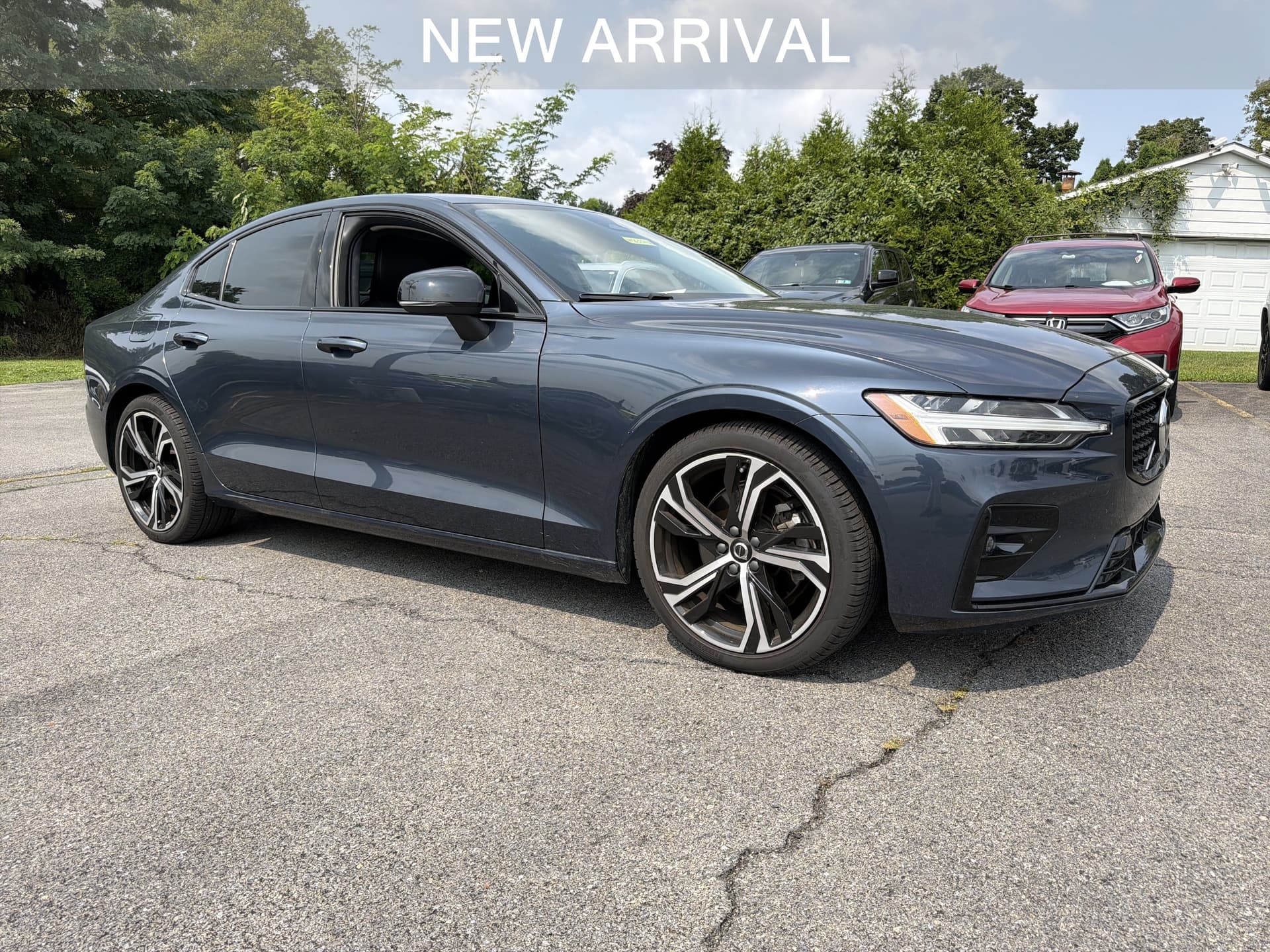 2024 Volvo S60 Core Dark Theme — photo 1 of 9