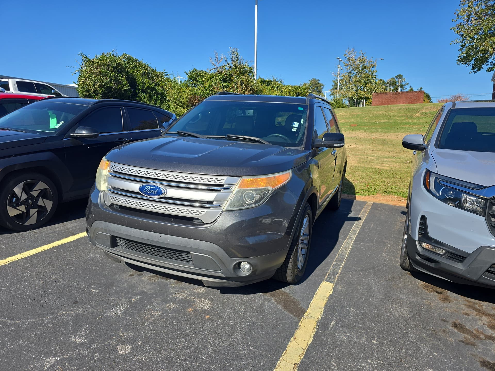 2015 Ford Explorer XLT — photo 1 of 3