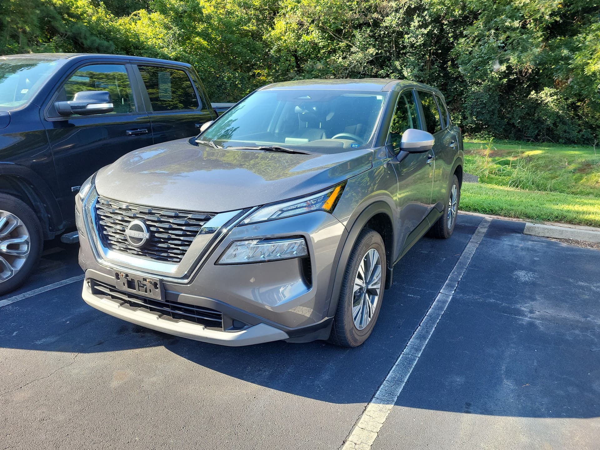 2022 Nissan Rogue SV — photo 1 of 3