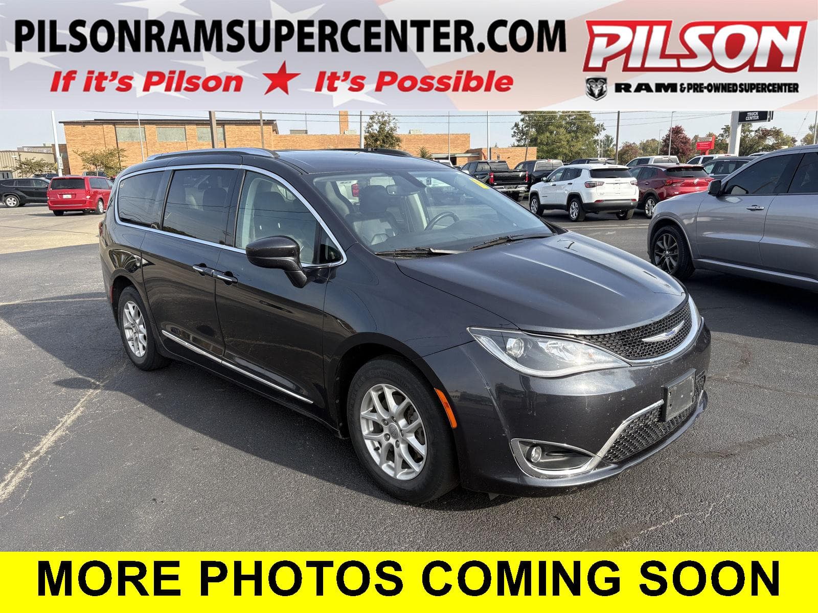 2020 Chrysler Pacifica Touring L — photo 1 of 7