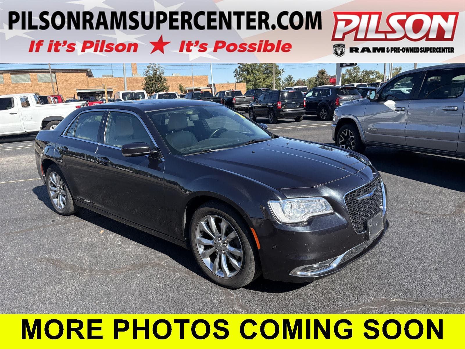 2018 Chrysler 300 Touring L — photo 1 of 10