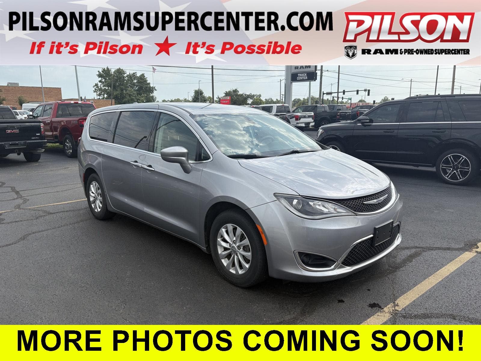 2018 Chrysler Pacifica Touring Plus — photo 1 of 10
