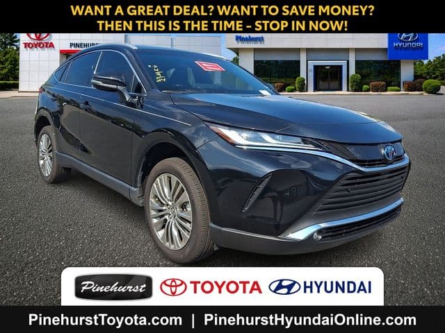 2024 Toyota Venza XLE — photo 1 of 28