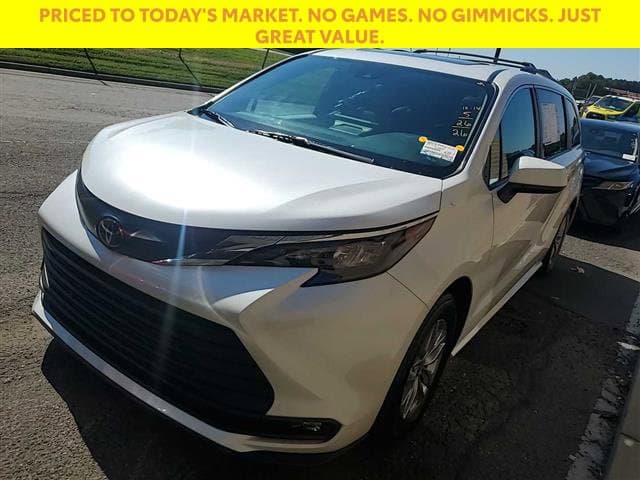 2026 Toyota Sienna XLE — photo 1 of 26