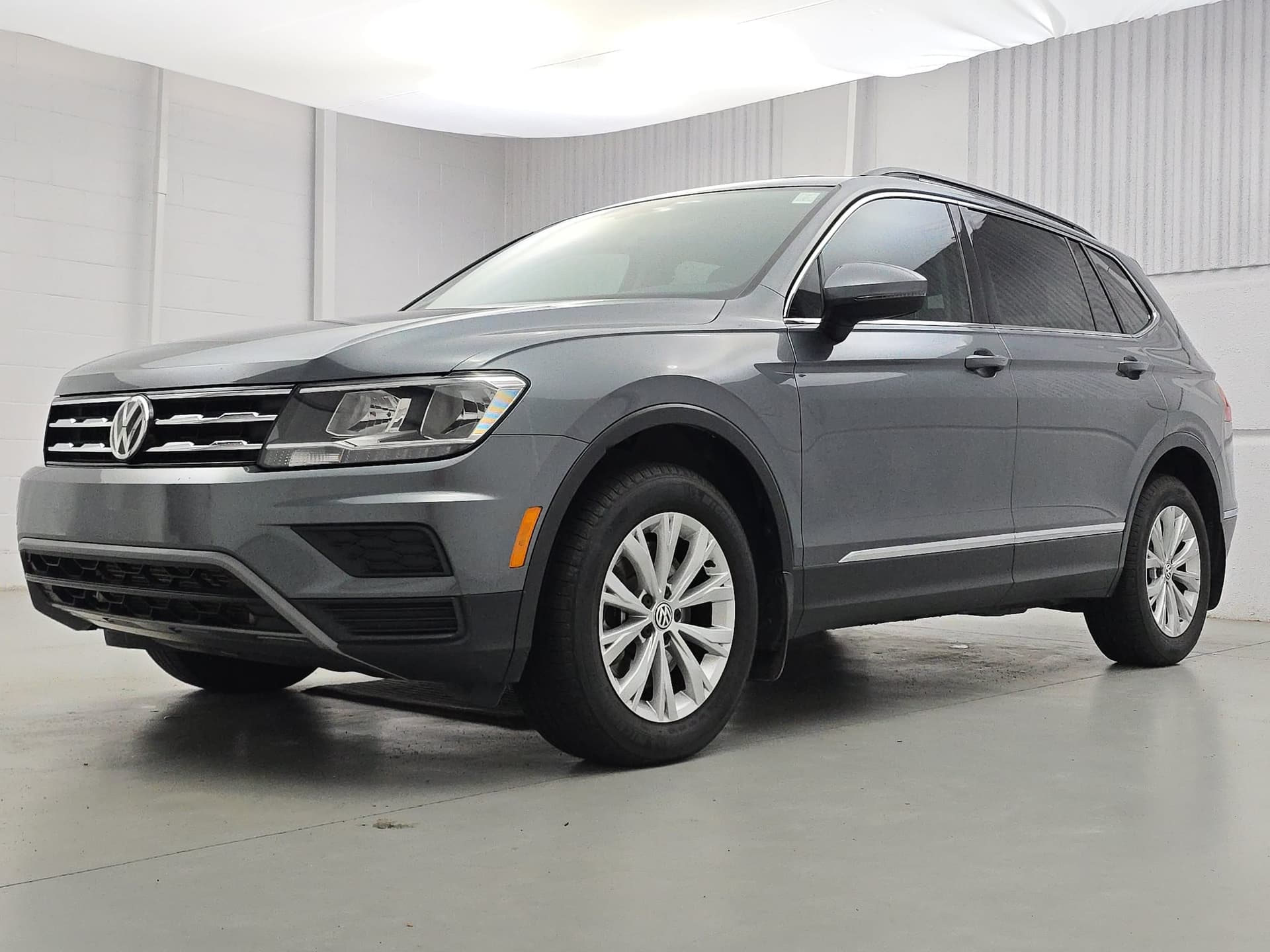 2018 Volkswagen Tiguan Base — photo 1 of 39