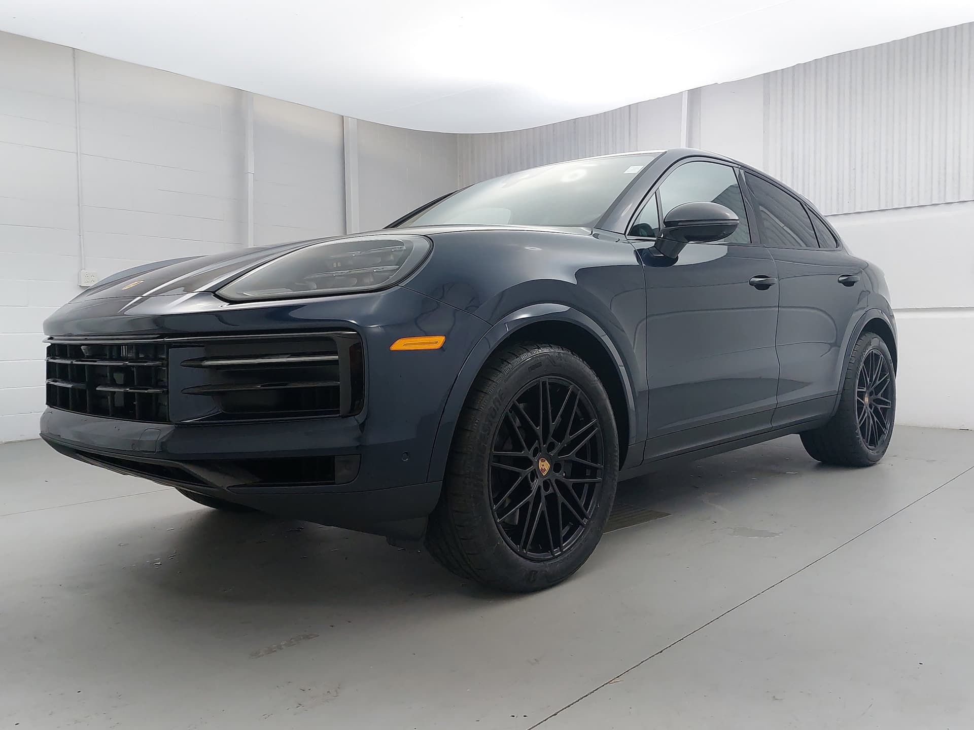 2025 Porsche Cayenne Coupe Base — photo 1 of 37