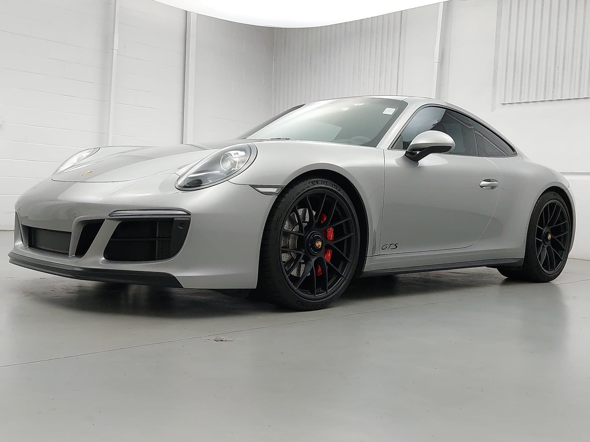 2019 Porsche 911 Carrera — photo 1 of 36