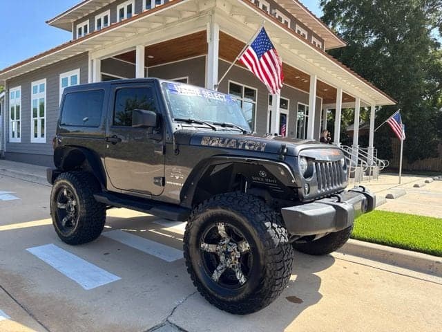 2017 Jeep Wrangler Sahara — photo 1 of 18