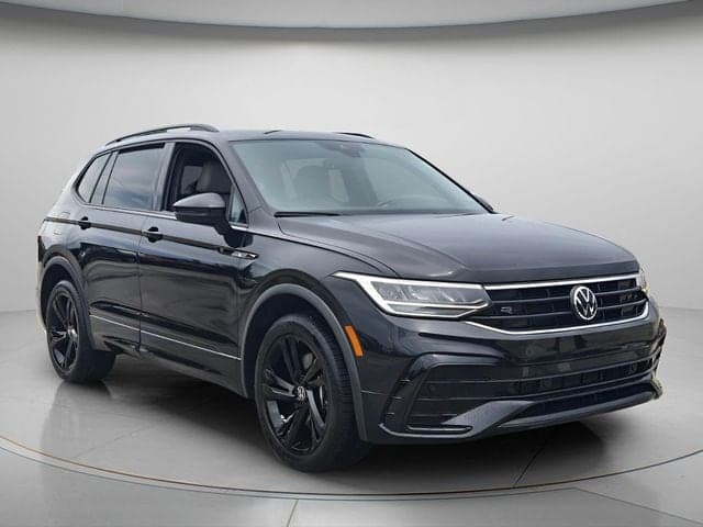 2024 Volkswagen Tiguan SE R-Line Black — photo 1 of 13