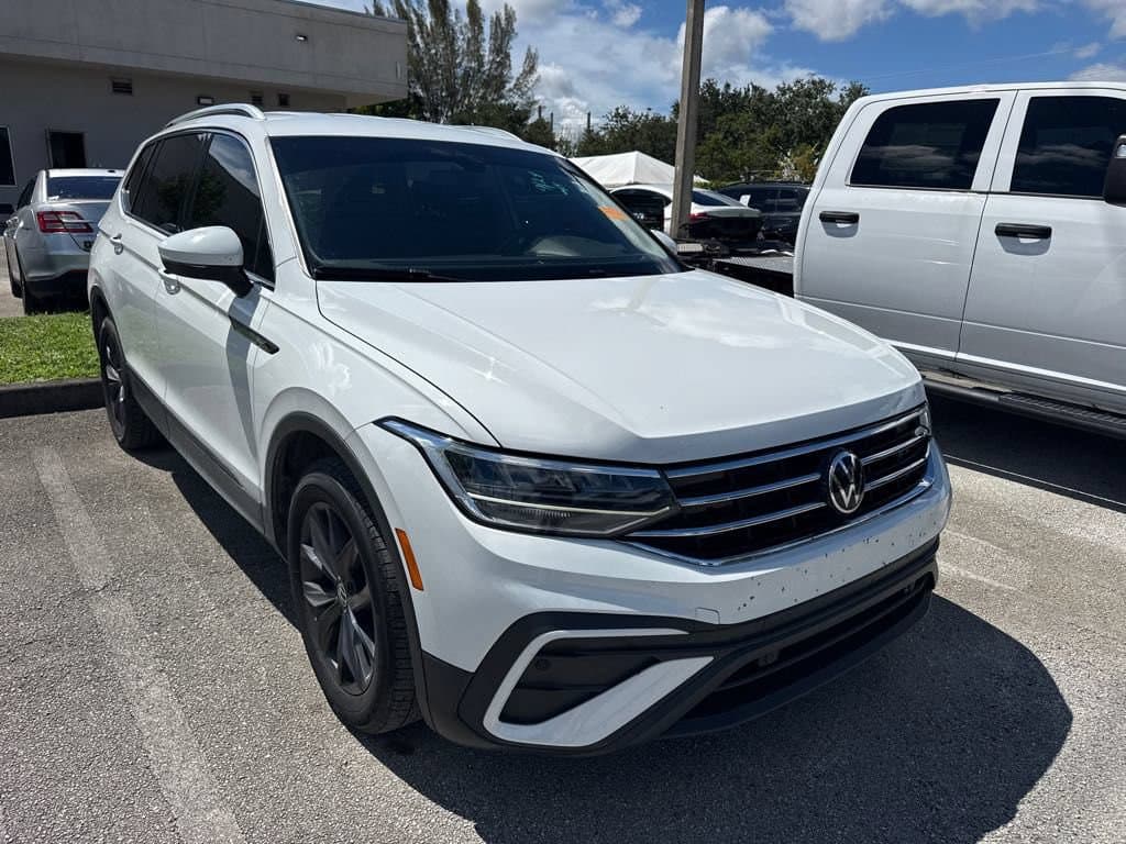 2024 Volkswagen Tiguan Base — photo 1 of 10