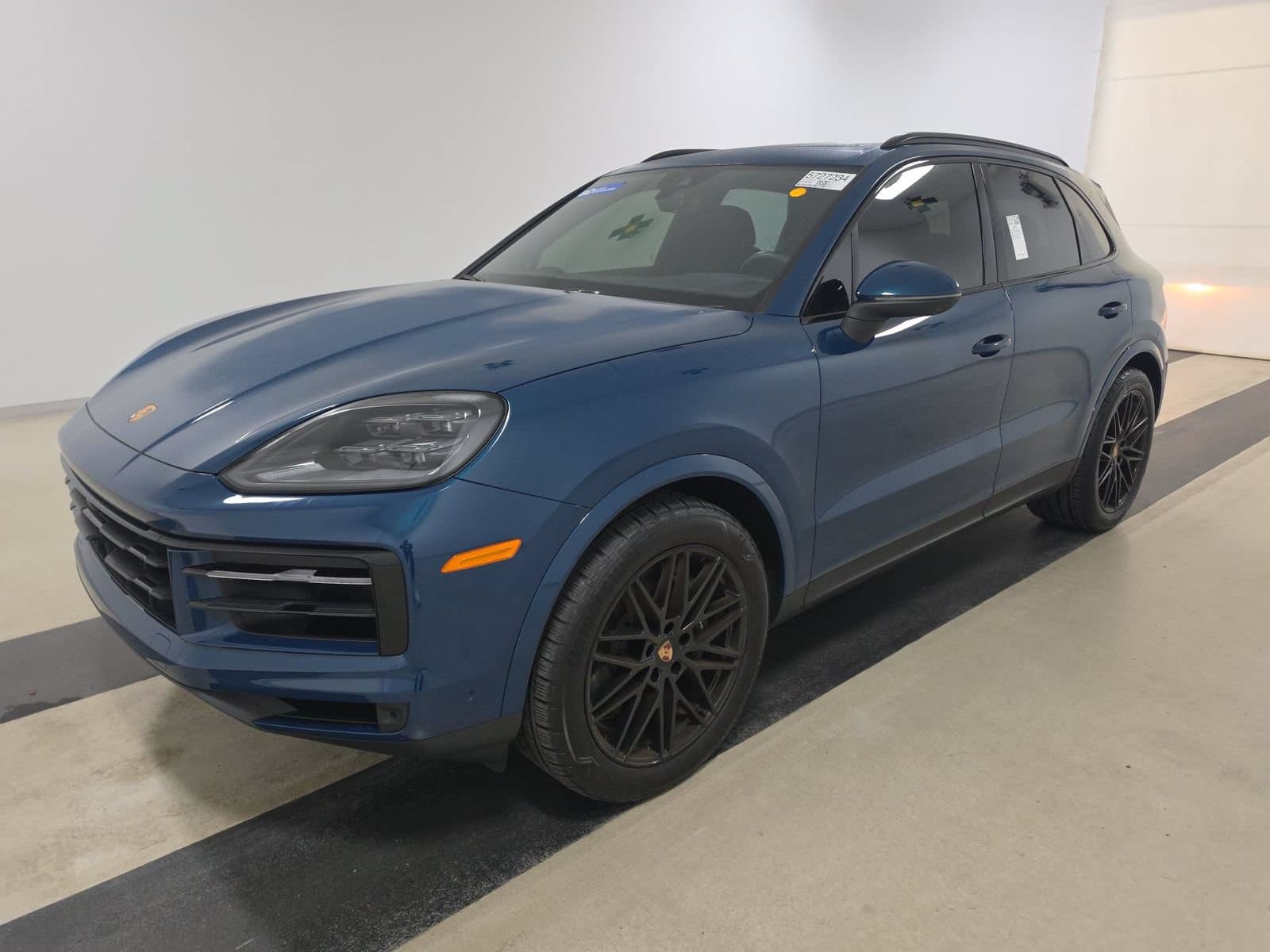 2025 Porsche Cayenne Base — photo 1 of 7
