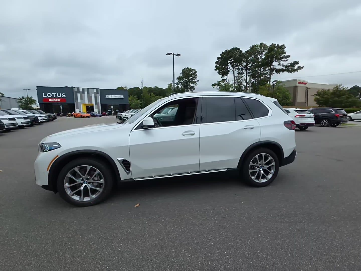 2026 BMW X5 xDrive40i — photo 1 of 7