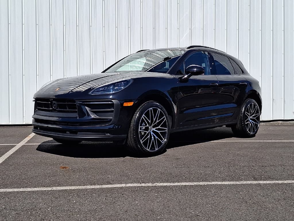 2026 Porsche Macan Base — photo 1 of 30