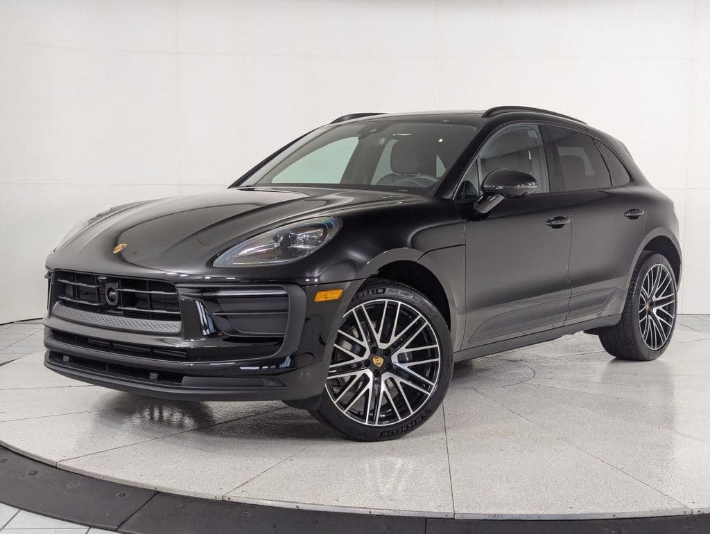 2026 Porsche Macan Base — photo 1 of 32