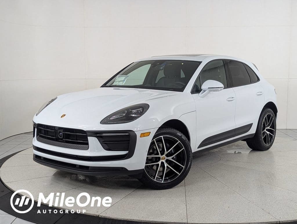 2026 Porsche Macan Base — photo 1 of 32