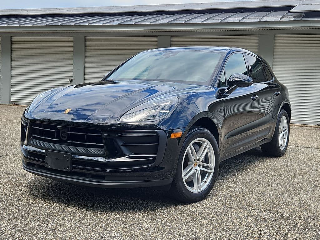2025 Porsche Macan Base — photo 1 of 35