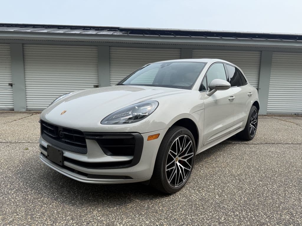 2023 Porsche Macan S — photo 1 of 12