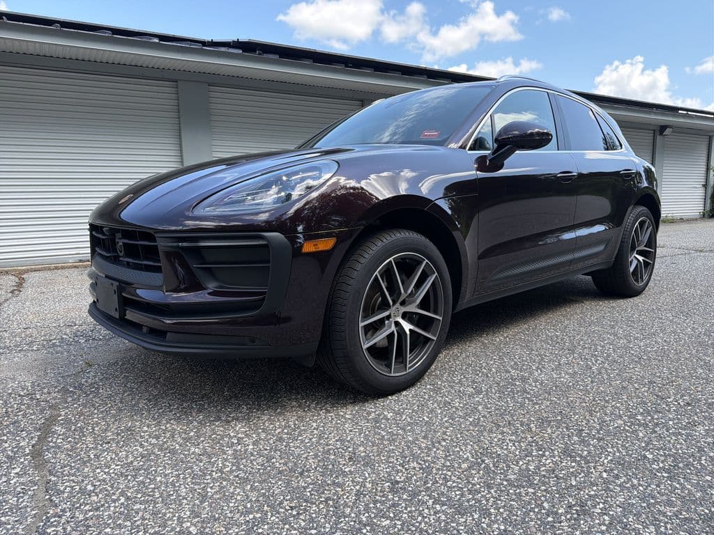 2024 Porsche Macan Base — photo 1 of 16
