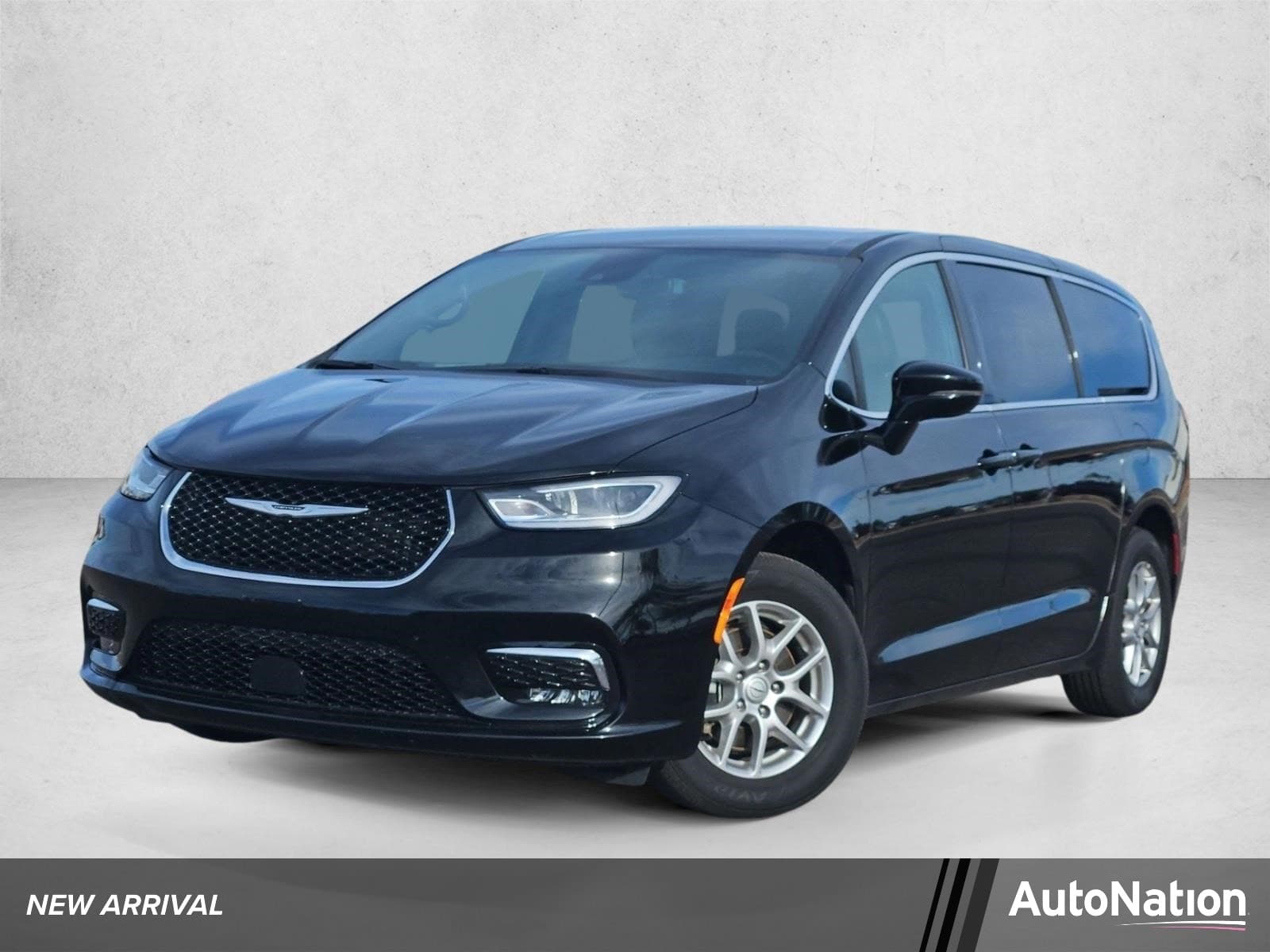 2025 Chrysler Pacifica Select — photo 1 of 16