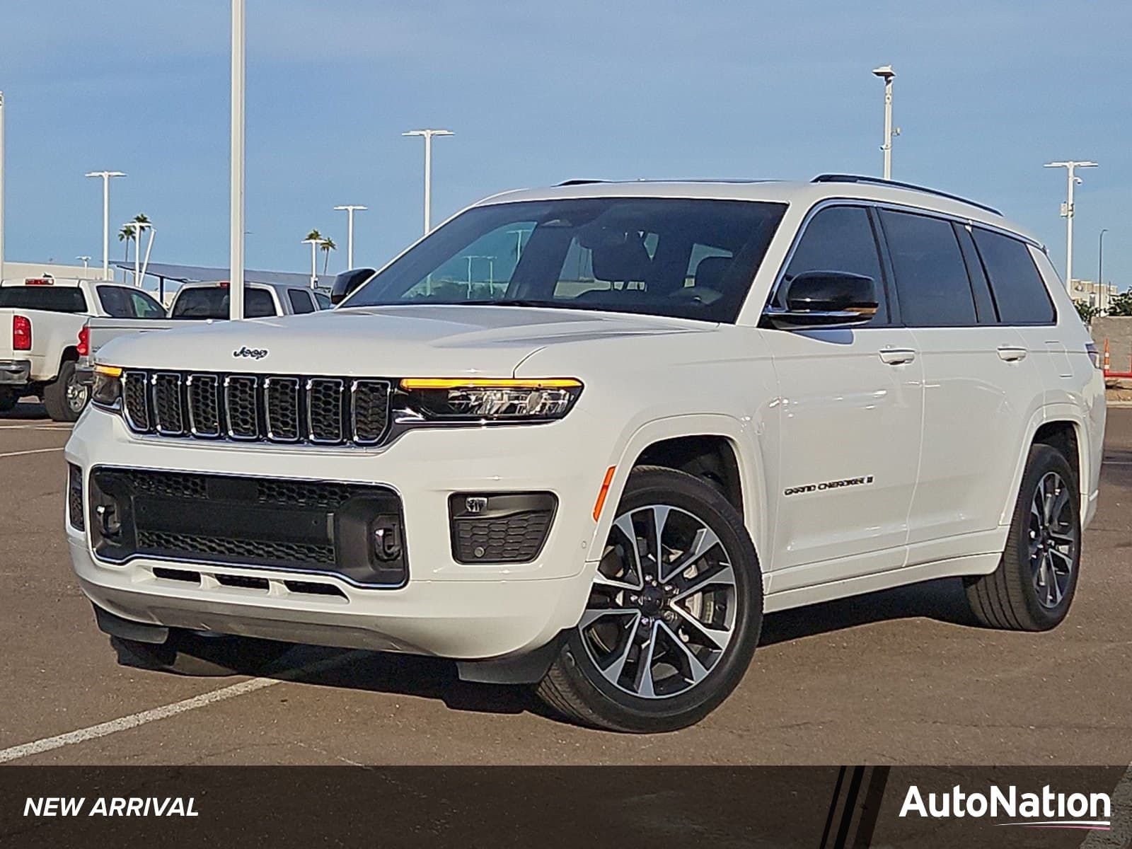 2023 Jeep Grand Cherokee L Overland — photo 1 of 16