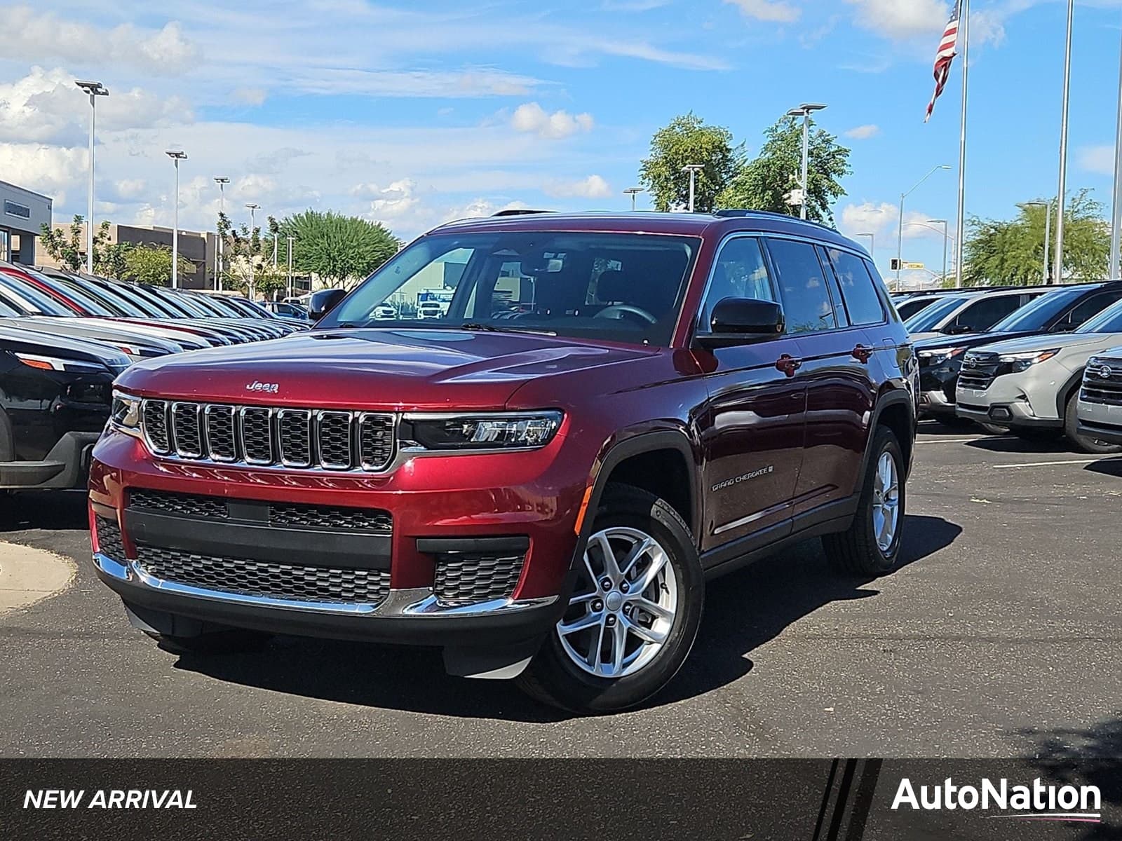 2023 Jeep Grand Cherokee Laredo — photo 1 of 25