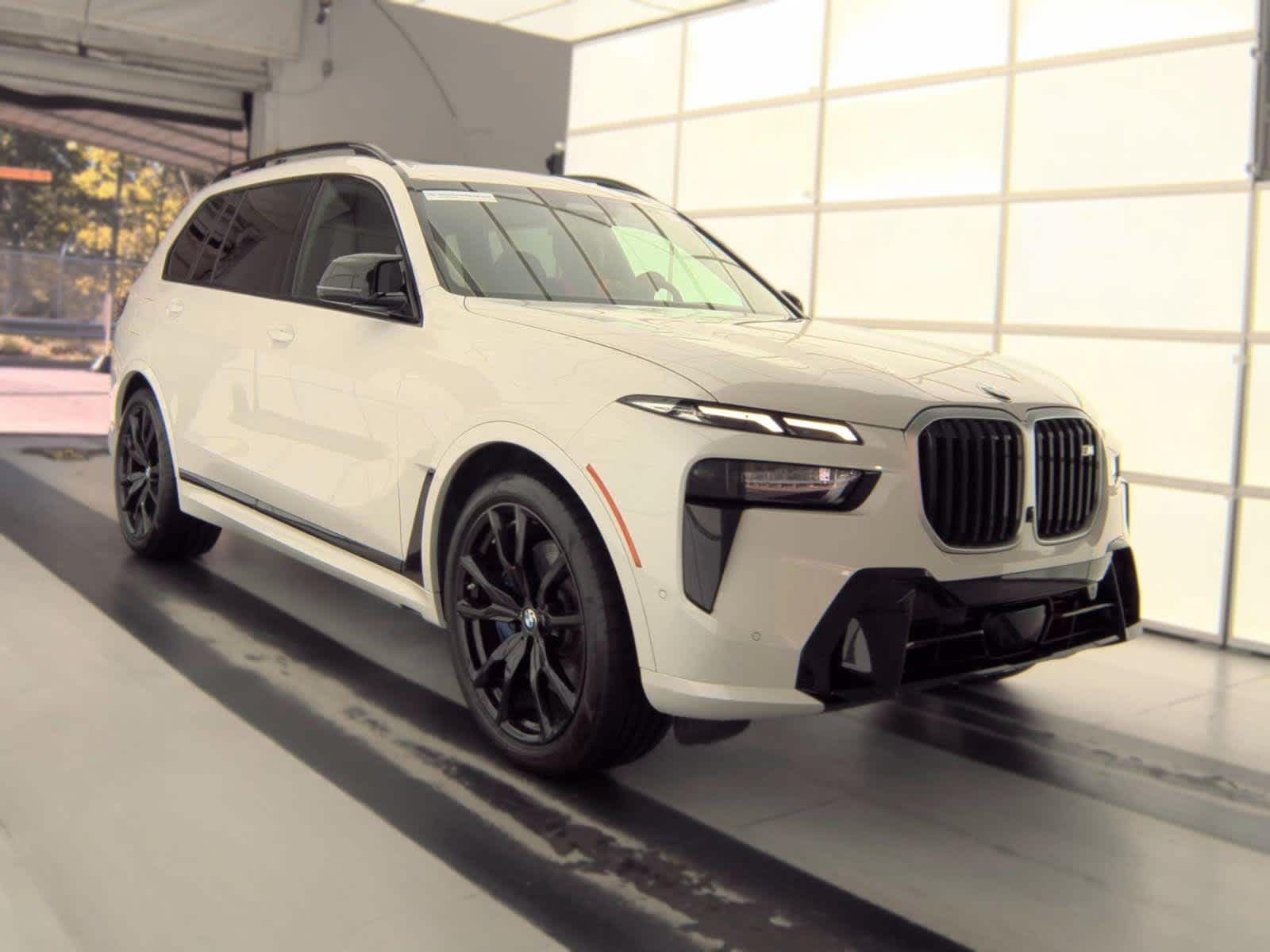 2025 BMW X7 M60i — photo 1 of 8