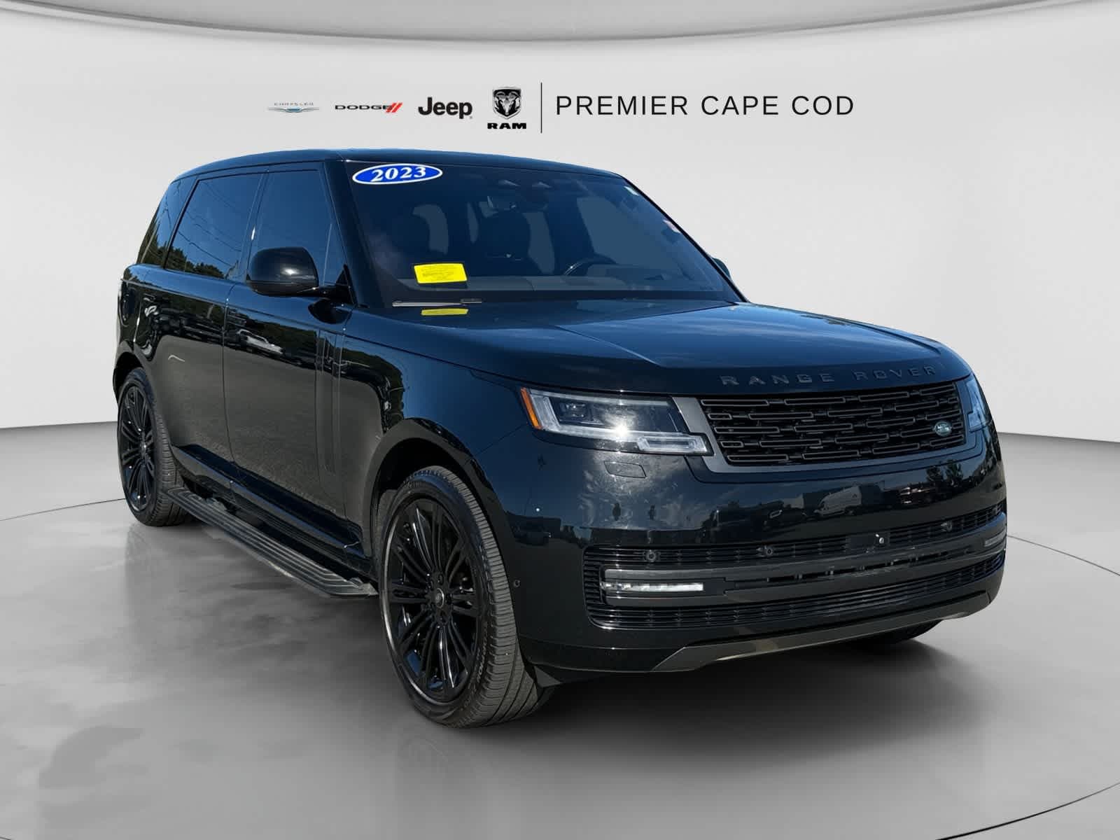 2023 Land Rover Range Rover SE — photo 1 of 8