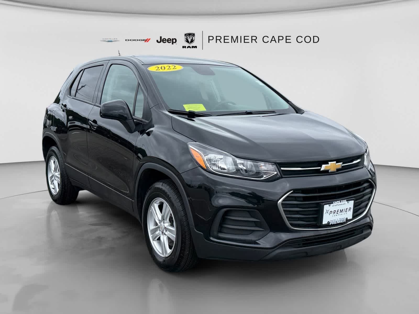 2022 Chevrolet Trax LS — photo 1 of 27