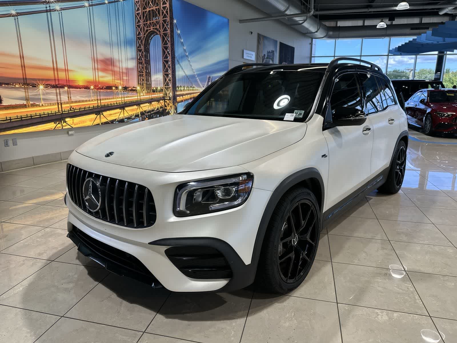 2021 Mercedes-Benz GLB Base — photo 1 of 33