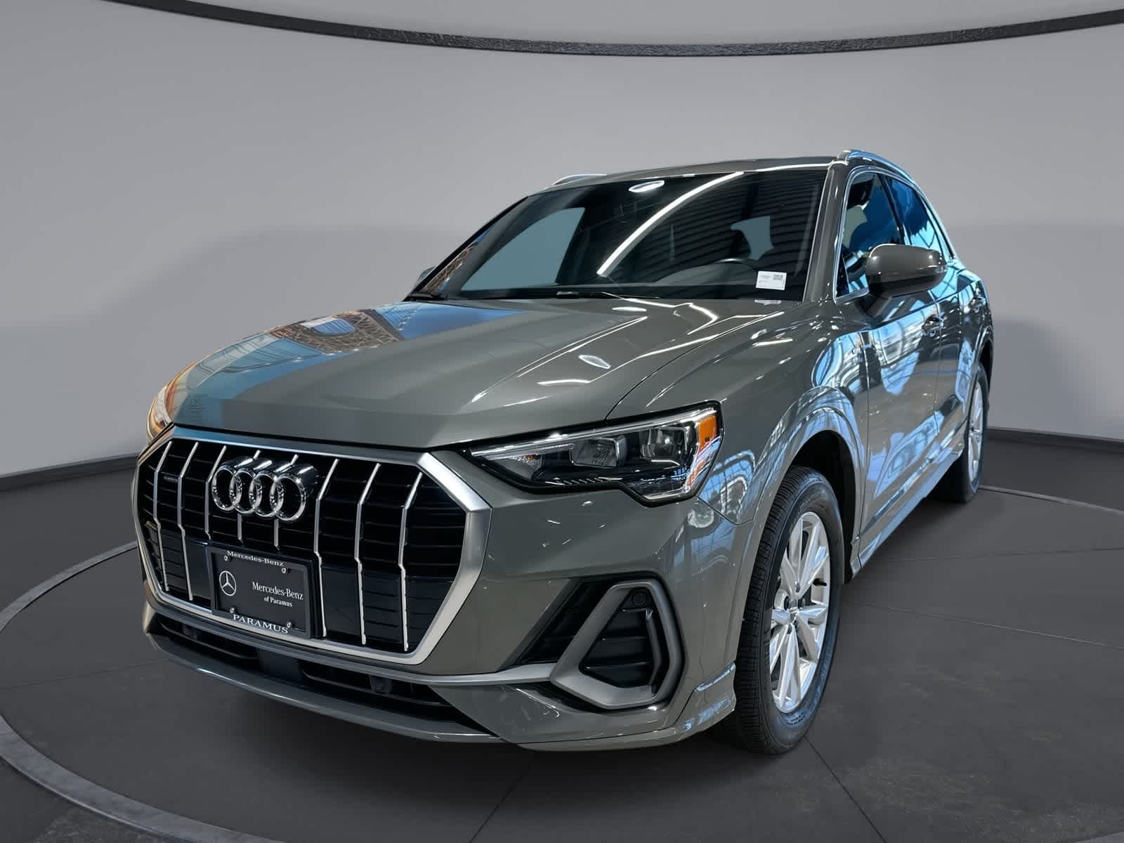 2021 Audi Q3 Base — photo 1 of 33