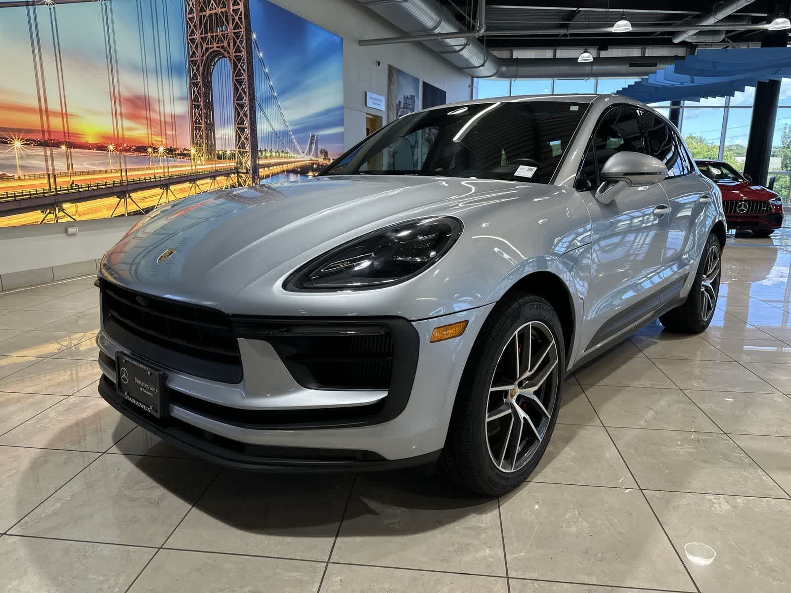 2022 Porsche Macan S — photo 1 of 33