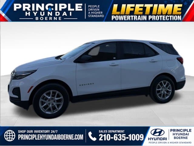 2022 Chevrolet Equinox LS — photo 1 of 15