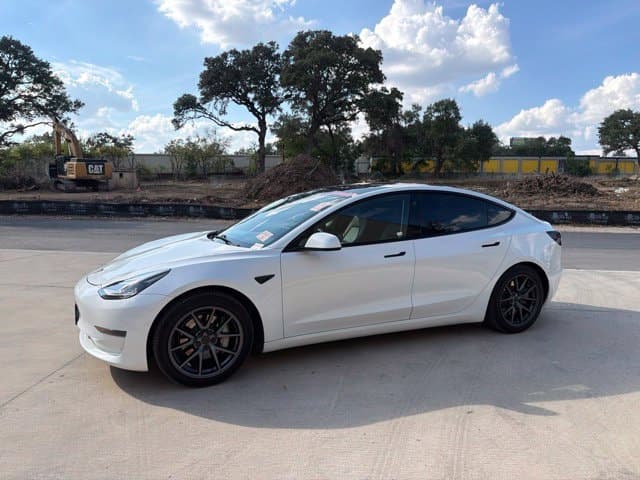 2021 Tesla Model 3 Standard Range Plus — photo 1 of 15