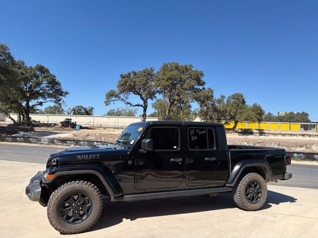2022 Jeep Gladiator Willys — photo 1 of 15