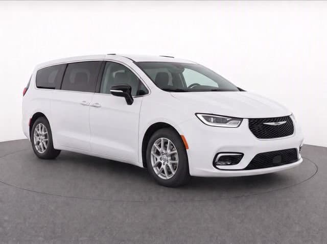 2025 Chrysler Pacifica Select — photo 1 of 15