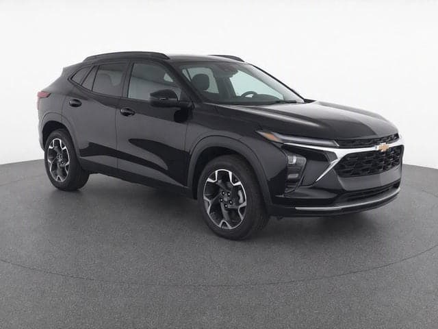 2025 Chevrolet Trax LT — photo 1 of 16