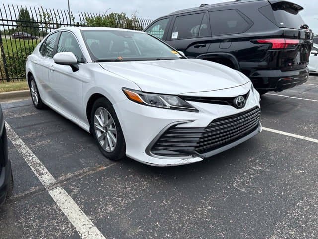 2022 Toyota Camry LE — photo 1 of 3