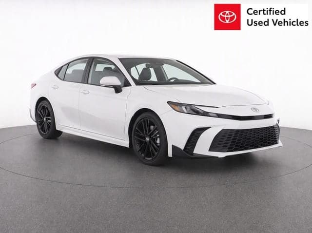 2025 Toyota Camry LE — photo 1 of 10