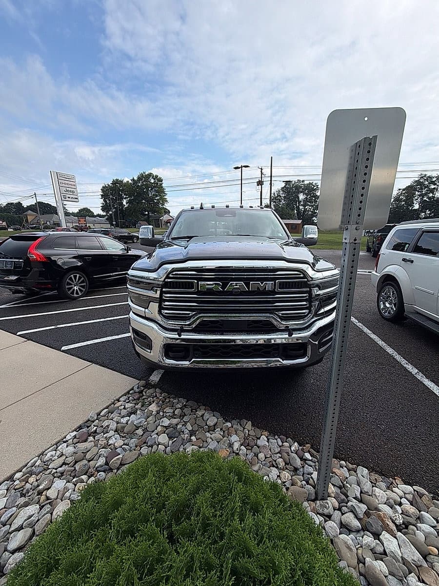 2025 RAM 2500 Laramie — photo 1 of 7
