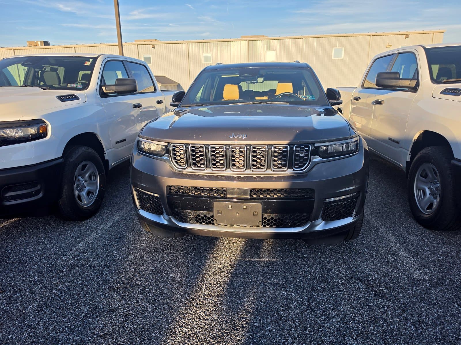 2023 Jeep Grand Cherokee L Summit Reserve — photo 1 of 5