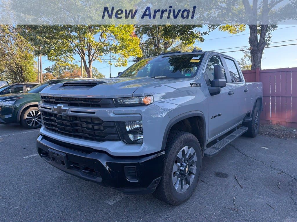2024 Chevrolet Silverado 2500HD Custom — photo 1 of 10